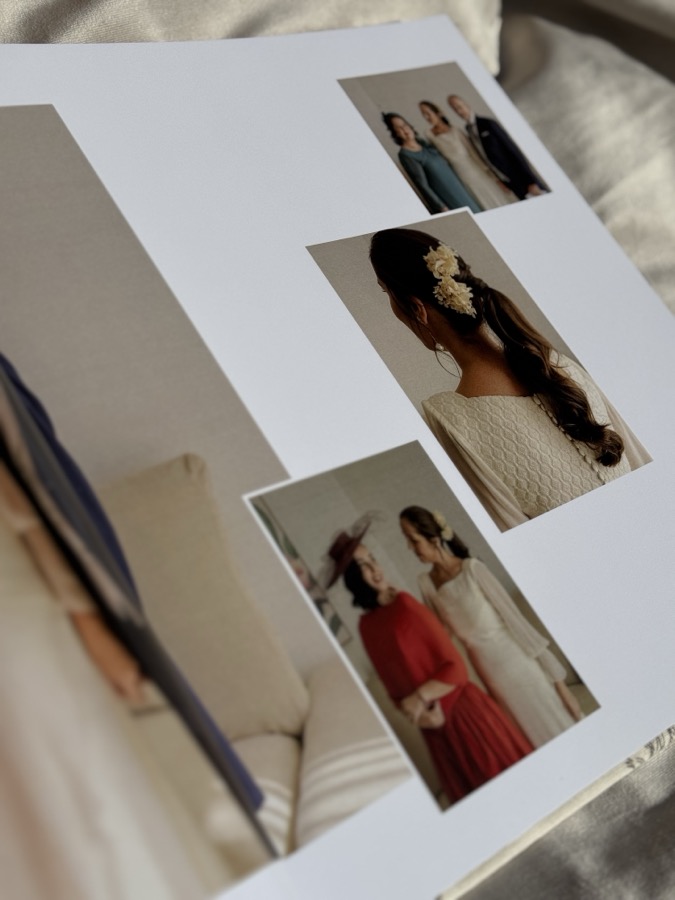 Detalle iniciales bordadas